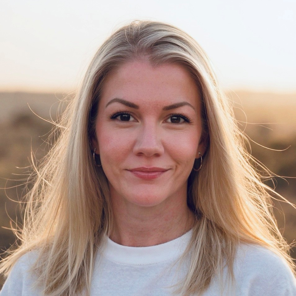 headshot of rachel